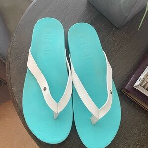 Oncai Women's White and Aqua leather flip flops